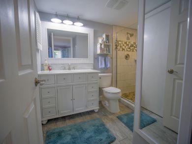 Two Bedroom Condo with Beach Access and Sleeps 6